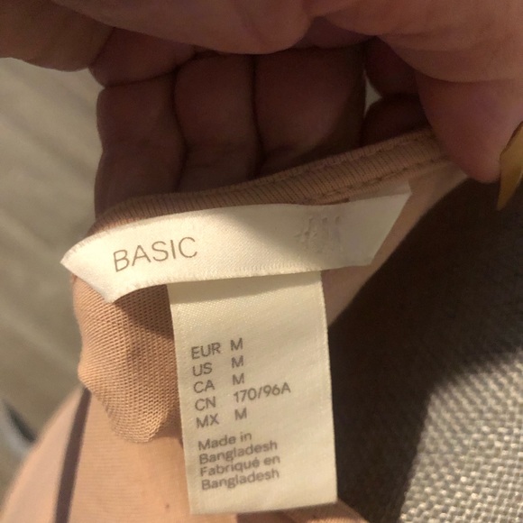 🕠 BASIC SLEEVELESS TOP BEIGE SIZE MED - Picture 2 of 6